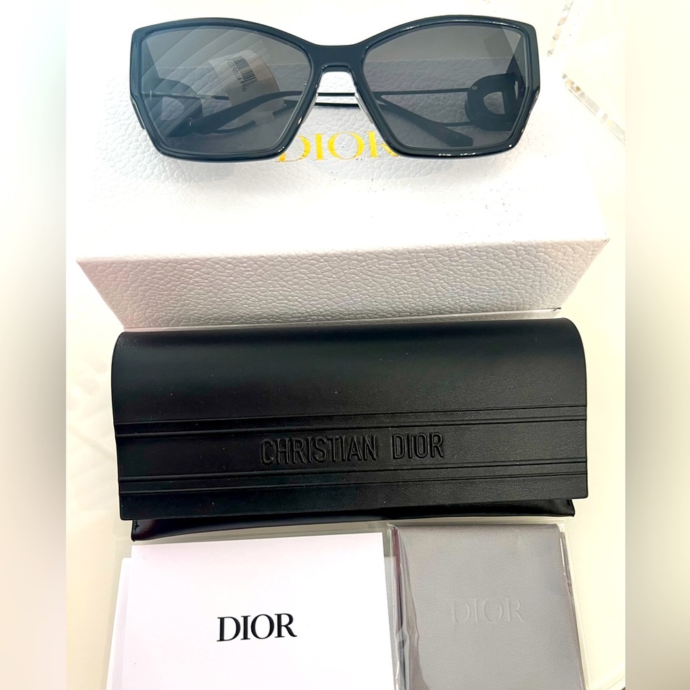 Authentic Like New Dior Sunglasses - Picture 2 of 6